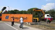 Sakarya'da Anadolu Otoyolu bağlantı yolunda tır devrildi: Ulaşım aksadı