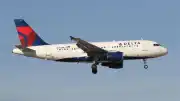 ABD'nin 250. Yıl Kutlamaları Sırasında Delta Air Lines Uçağına Havai Fişek Çarptı