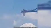 Isparta'da Ücretlerini Alamayan İşçiler Kule Vincin Üzerine Çıktı