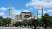 Ayasofya'da İncil okuduğu iddia edilen iki Rus vatandaşı gözaltına alındı