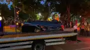Bakırköy'de trafik kazası: Kırmızı ışıkta bekleyen araca çarpan otomobil devrildi
