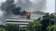 İstanbul Beyoğlu'nda 5 Katlı Binanın Çatı Katında Yangın Çıktı