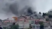 İstanbul Fatih'te Bina Yangını: Alevler Çevredeki Araçlara Sıçradı