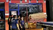 Konya'da Market Kazası: Kamyon Sürücüsü Ağır Yaralandı