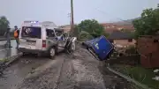 Manisa Kula'da 3 Aracın Karıştığı Trafik Kazası: 2 Ölü, 4 Yaralı