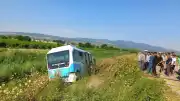 Manisa Şehzadeler'de Minibüs Şarampole Devrildi: 6 Yaralı