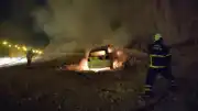 Siirt-Kurtalan kara yolunda seyir halindeki otomobil yanarak kullanılamaz hale geldi