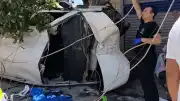 Adıyaman'da Trafik Kazası: Hafif Ticari Araç Elektrik Direğine Çarptı, 9 Yaralı