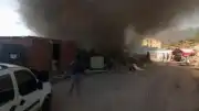 Balıkesir Sındırgı'da İşçi Konaklama Alanında Yangın: 9 Konteyner Kullanılamaz Hale Geldi