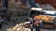Denizli Merkezefendi'de İnşaat Kazasında Göçük: 1 İş Makinesi Operatörü Yaşamını Yitirdi