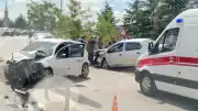 Eskişehir'de İki Otomobil Kafa Kafaya Çarpıştı: 2 Yaralı