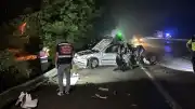 Kocaeli'de tırın arızalı otomobile çarpması sonucu 1 çocuk yaşamını yitirdi, 3 kişi yaralandı