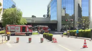 Beşiktaş'ta 20 Katlı Otelde Yangın: Tahliye Çalışmaları Sürüyor