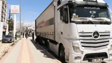 İran'a 6 yardım TIR'ı daha sevk edildi