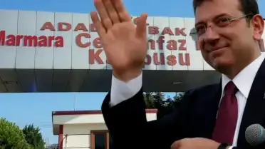 İstanbul Büyükşehir Belediyesi Başkanı Ekrem İmamoğlu: 'Kendinize iyi bakın, güçlü olun.'