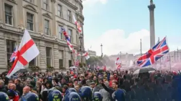 Londra'da Yüksek Güvenlik Önlemleri: Aşırı Sağ ve Filistin Destekçisi Gösteriler Eş Zamanlı Düzenlenecek
