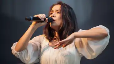Alternatif Müzik Sanatçısı Mitski, İstanbul'da Konser Verdi: 'Keşke Türkçe Şarkı Söyleyebilseydim!'