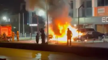 İstanbul'da Lüks Araçlar Kundaklandı mı? 4 Otomobil Küle Döndü