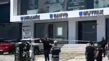 Avcılar'da E-5 Yan Yolunda Araç Takla Attı: Sürücü Kurtarıldı