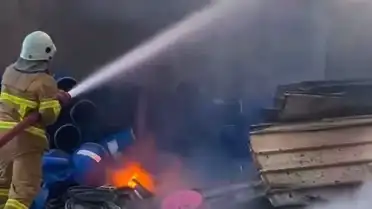 Bartın'da Hurda Deposunda Yangın Söndürüldü