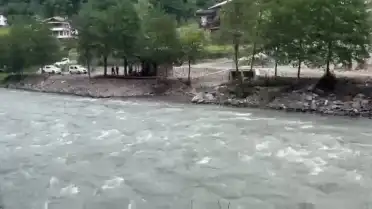 Fırtına Deresi'nde Arama Kurtarma Çalışması Sırasında Bot Devrildi: 1 Personel Hayatını Kaybetti, 4 Kurtarıldı