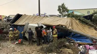 Manisa'da zincirleme trafik kazası: 2 ölü, 4 yaralı