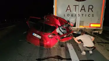 Edirne'de TIR'a Arkadan Çarpan Otomobilin Sürücüsü Hayatını Kaybetti