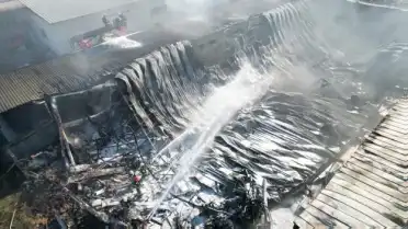 Denizli'de Kauçuk Fabrikasında Yangın: Kontrol Altına Alındı, Soğutma Çalışmaları Devam Ediyor