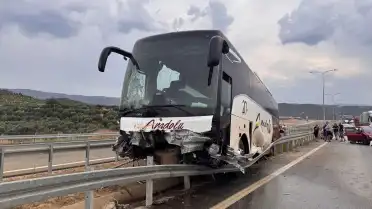 Aydın Kuyucak'ta Otobüs ve Otomobil Çarpıştı: 9 Yaralı