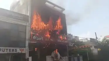 Hindistan Lucknow'da Eğitim Merkezinde Yangın: En Az 14 Can Kaybı