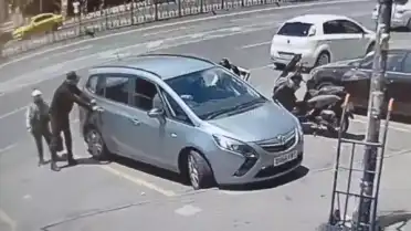 Laleli'de Turistin Çantası Çalındı, İçindekiler Alınıp Boş Çanta Geri Bırakıldı
