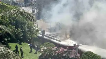 Antalya'da Nostalji Tramvayı Yangın Geçirdi: Esnafın Müdahalesi Felaketi Önledi