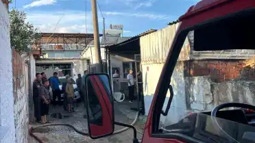 Balıkesir Burhaniye'de Depo Yangını: Mahalle Sakinleri Korku Dolu Anlar Yaşadı