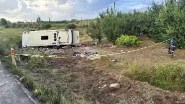 Isparta'da Tur Midibüsünün Şarampole Devrilmesi Sonucu 4 Kişi Öldü, 26 Yaralı Var