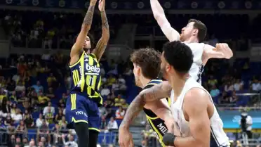 Basketbol Süper Ligi Play-off Yarı Final: Fenerbahçe Beko, A. Efes'i Tek Sayıyla Geçti