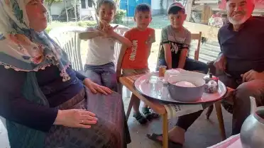 Eskişehir'de Çocuklardan Yaşlı Komşularına Vefa Ziyareti