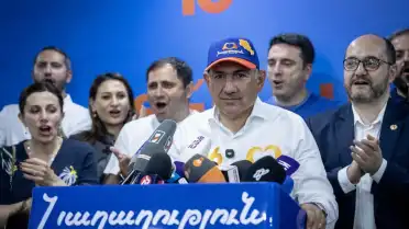 Ermenistan'da Seçimler Tamamlandı: Paşinyan'ın Partisi Önde Götürüyor
