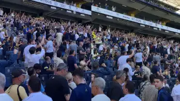 Fenerbahçe Olağanüstü Genel Kurulu'nda Oy Verme İşlemi Devam Ediyor, Taraftarlar Aziz Yıldırım'a Destek Verdi