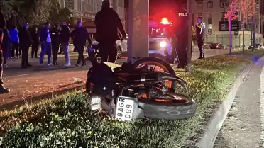 Sivas'ta Motosiklet Kazası: 2 Kişi Ağır Yaralandı