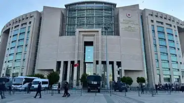 Özgür Özel'in Eski Şoförü 'Rüşvet' Soruşturması Kapsamında Gözaltına Alındı