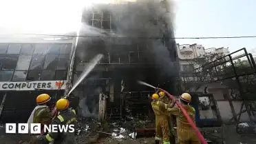 Lucknow'da Binada Çıkan Yangın Sonucu 15 Kişi Hayatını Kaybetti: Soruşturma Başlatıldı