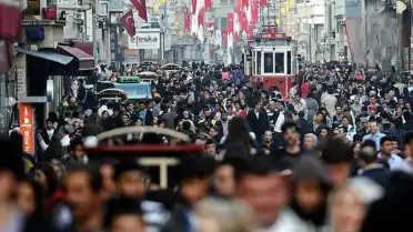 İstanbul'da Nüfus Artışı Kaynakları Zorluyor: Uzmanlardan 'Planlı Tersine Göç' Çağrısı