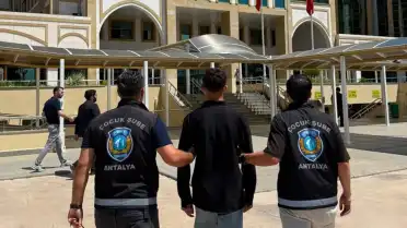 Antalya'da 'Devlet biziz' paylaşımı yapan 17 yaşındaki E.K. gözaltına alındı