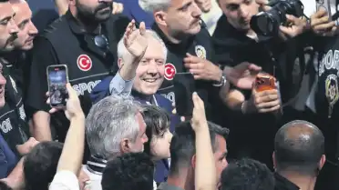 Aziz Yıldırım: Fenerbahçe'nin Şampiyonluğu İçin Gerekli Takviyeler 15 Gün İçinde Yapılacak