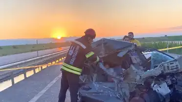 Erzurum'da Trafik Kazası: Otomobil Kamyonete Çarptı, 3 Ölü, 3 Yaralı
