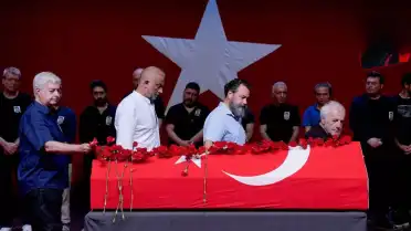 Türk Tiyatrosunun Usta İsmi Zihni Göktay Son Yolculuğuna Uğurlandı