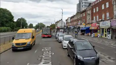 Batı Londra'da Bıçaklı Saldırı: Bir Kadın Hayatını Kaybetti, Bir Şüpheli Yakalandı
