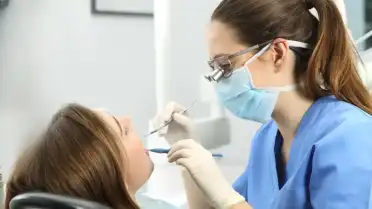 Diş Hekimliği Eğitiminde Klinik Yeterlilik Tartışması: "Klinik stajlarda hasta bakması gereken öğrencilerin bu deneyimleri yaşamadan mezun olması hem eğitim hem de halk sağlığı açısından önemli bir sorun"