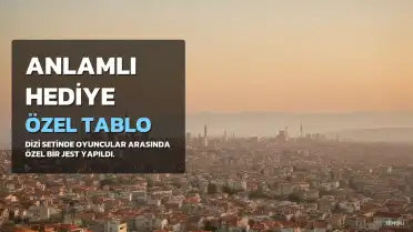 The Prince Setinde Anlamlı Hediye: Pedro Alonso'dan Özge Özacar'a Özel Tablo