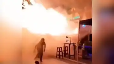 Bangkok'ta Bir Barda Çıkan Yangında 27 Kişi Hayatını Kaybetti